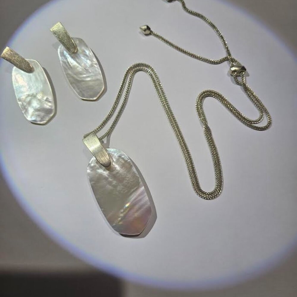 Kendra Scott Aragon Mother Of Pearl Set.